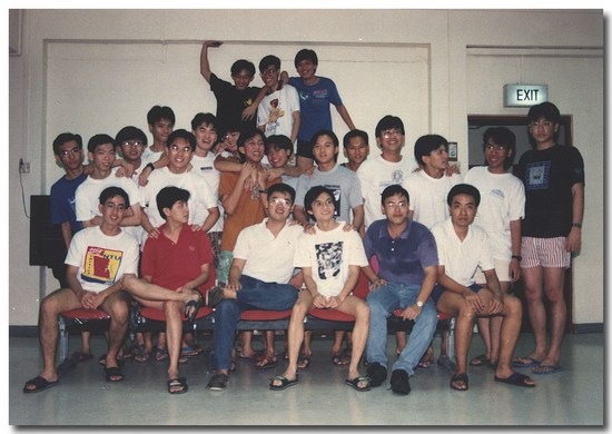 blog-1993 - NTU - Hostel - 01 - with floormates for hall yearbook