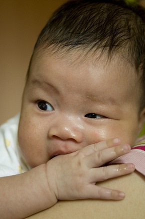 blog-2009-baby-DSC_1653-feeding
