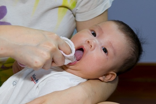 2009-baby-DSC_3286-bathing