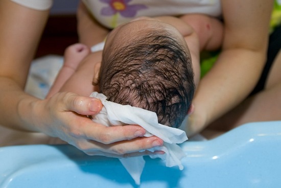 2009-baby-DSC_3313-bathing