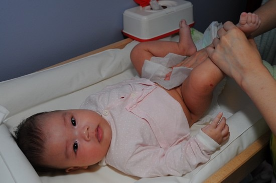 2009-baby-DSC_3370-diaper-changing