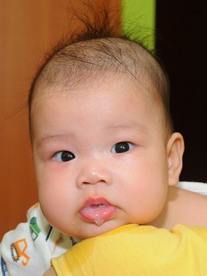 blog-2009-baby-DSC_4373-feeding