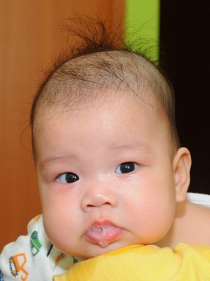 blog-2009-baby-DSC_4375-feeding