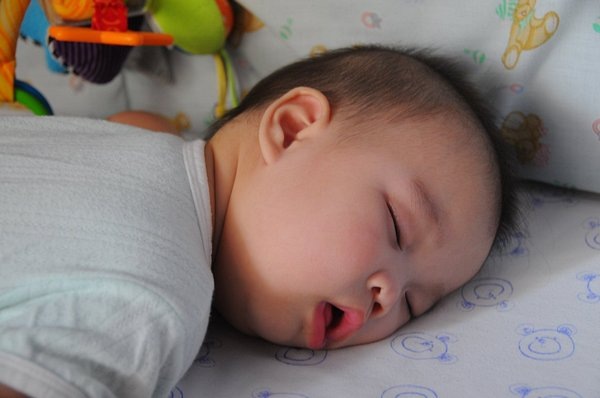 blog-2009-baby-DSC_4428-sleeping
